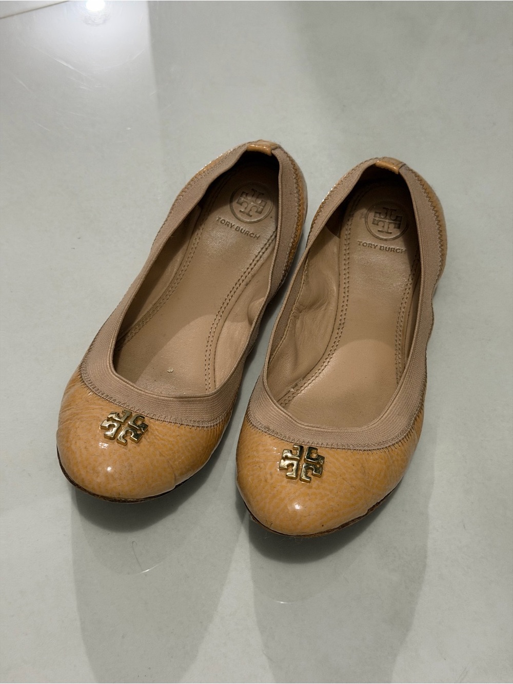 Tory Burch Beige/Tan Patent Leather Logo Ballet Flats